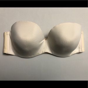 🌸Cream colored strapless maidenform 38D bra